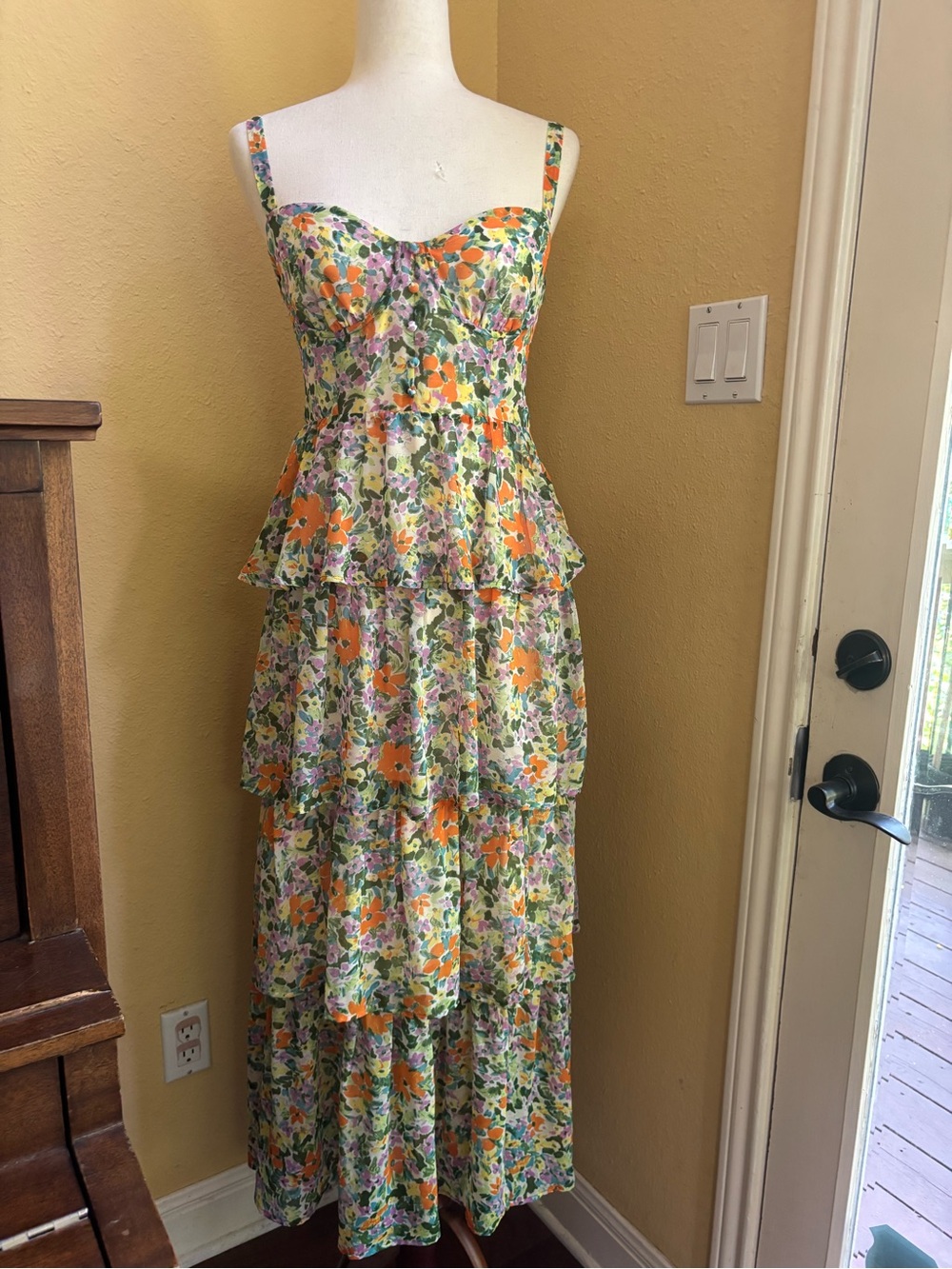 ASTR midsummer green floral tiered dress. Medium - Picture 7 of 7